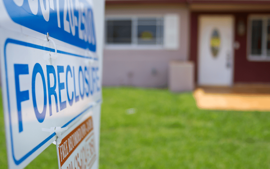 Angled_Foreclosure_Sign_in_Yard.png